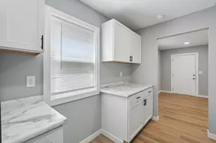 2411 Lindale Rd, Columbus, OH 43224 - Photo 11