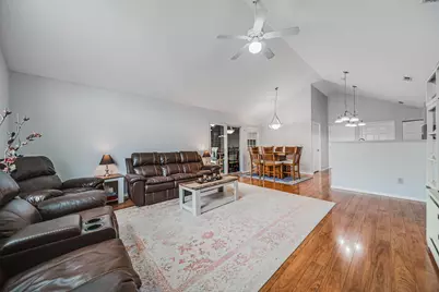 4075 Chennin Drive #9, Columbus, OH 43230 - Photo 5