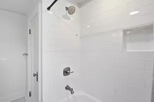 119 E Dunedin Rd, Columbus, OH 43214 - Photo 21