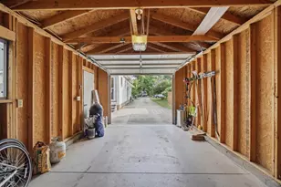 119 E Dunedin Rd, Columbus, OH 43214 - Photo 29
