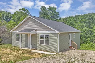 353 Elm St, New Straitsville, OH 43766 - Photo 3