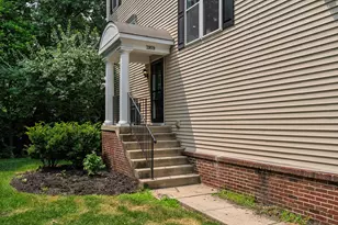 2859 Acarie Dr, Columbus, OH 43219 - Photo 3