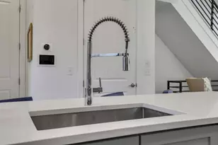 268 N Neruda Ave, Columbus, OH 43201 - Photo 23