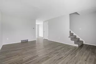 2818 Avati Dr, Columbus, OH 43207 - Photo 5