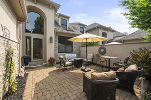 4922 Stonehaven Dr, Upper Arlington, OH 43220 - Photo 1