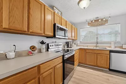1614 Autumn Village Drive, Columbus, OH 43223 - Photo 11