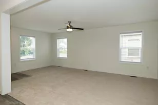 160 E Channel St, Newark, OH 43055 - Photo 9