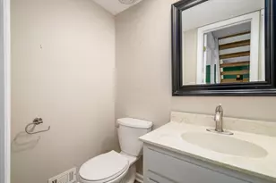 1679 St Albans Ct, Columbus, OH 43220 - Photo 17