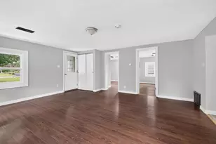 1678 Dewberry Rd, Columbus, OH 43207 - Photo 9