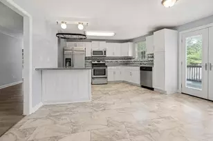 3851 Farm Brook Ln, Columbus, OH 43204 - Photo 5