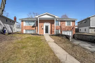 1452 Ironwood Dr, Columbus, OH 43229 - Photo 1