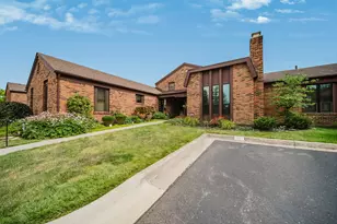 4231 Chaucer Ln, Columbus, OH 43220 - Photo 3