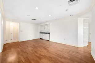 1 Miranova Pl, Columbus, OH 43215 - Photo 9