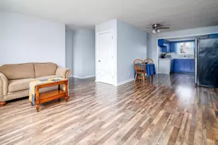 585 Hillsdale Dr, West Jefferson, OH 43162 - Photo 3