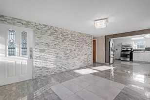 693 Maurine Dr, Columbus, OH 43228 - Photo 7