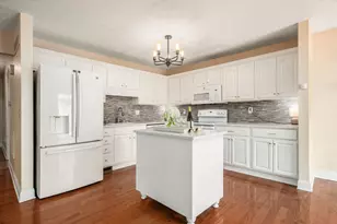 1731 Arlingate Dr S, Columbus, OH 43220 - Photo 3