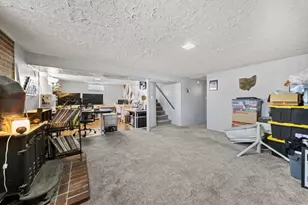 751 Harwood Dr, Columbus, OH 43228 - Photo 33