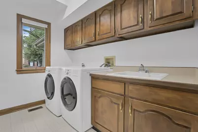2252 Sedgwick Drive, Columbus, OH 43220 - Photo 17