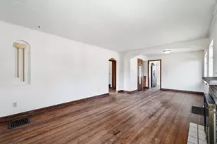 571 S Hague Ave, Columbus, OH 43204 - Photo 13