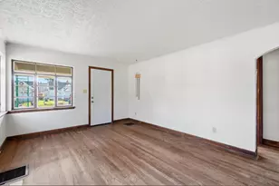 571 S Hague Ave, Columbus, OH 43204 - Photo 9
