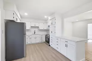 3389 Dillward Dr, Columbus, OH 43219 - Photo 9