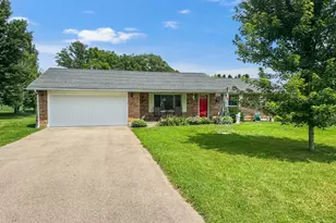 4049 Walnut Grove Cir, Urbana, OH 43078 - Photo 3