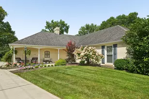 890 Lookout Point Dr, Columbus, OH 43235 - Photo 5