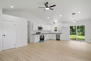 2034 Dunbar Dr, Columbus, OH 43224 - Photo 9