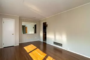 4498 E Livingston Ave, Columbus, OH 43227 - Photo 3