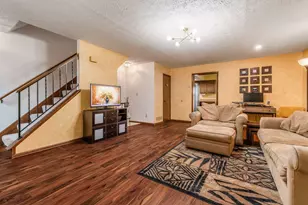 1949 Rockdale Dr, Columbus, OH 43229 - Photo 5