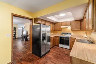 1949 Rockdale Dr, Columbus, OH 43229 - Photo 9