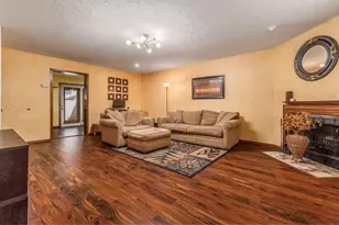 1949 Rockdale Dr, Columbus, OH 43229 - Photo 3