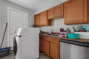 129 Buckeye Cir, Columbus, OH 43217 - Photo 15
