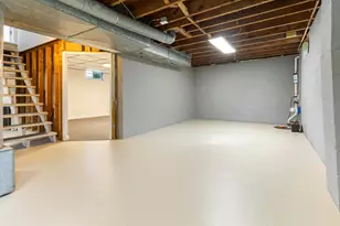 534 E Royal Forest Blvd, Columbus, OH 43214 - Photo 17