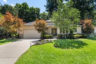 39 W Hiawatha Dr, Powell, OH 43065 - Photo 1