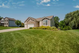 424 Rolling Acre Dr, Lithopolis, OH 43136 - Photo 3