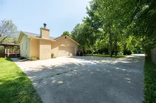 4880 Hayden Run Rd, Columbus, OH 43221 - Photo 9