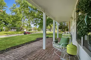 3836 Bickley Pl, Columbus, OH 43220 - Photo 9