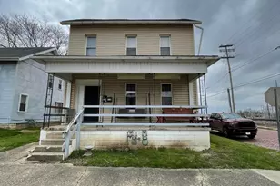 215 W Mound St, Circleville, OH 43113 - Photo 1