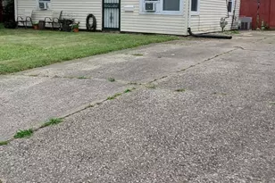 991 Dimson Dr E, Columbus, OH 43213 - Photo 1