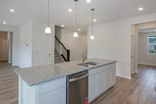 337 Honeysuckle St, South Bloomfield, OH 43103 - Photo 5
