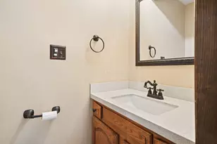 2055 Seddington Ct, Dublin, OH 43016 - Photo 7