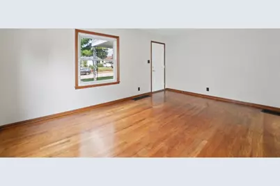 375 E Royal Forest Boulevard, Columbus, OH 43214 - Photo 5