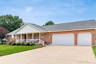 645 Lakeshore Dr W, Hebron, OH 43025 - Photo 1