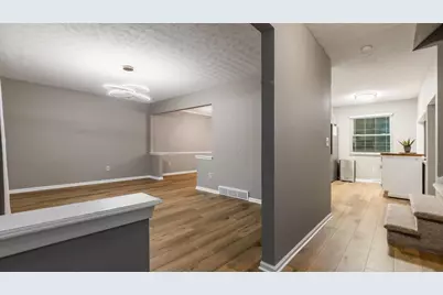 6641 Kennington Square S, Pickerington, OH 43147 - Photo 5