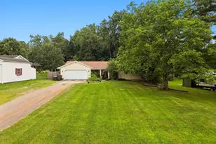 3985 Valley View Rd, Zanesville, OH 43701 - Photo 1