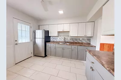 2221 Myrtle Avenue, Columbus, OH 43211 - Photo 9