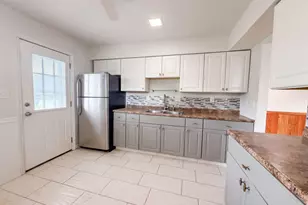 2221 Myrtle Ave, Columbus, OH 43211 - Photo 9