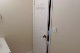 5888 Abernathy Ln, Columbus, OH 43232 - Photo 23