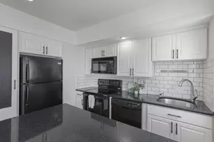 952 Chatham Ln, Columbus, OH 43221 - Photo 3